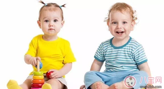 寶寶走路內(nèi)八字怎么辦 寶寶走路內(nèi)八字的原因有哪些