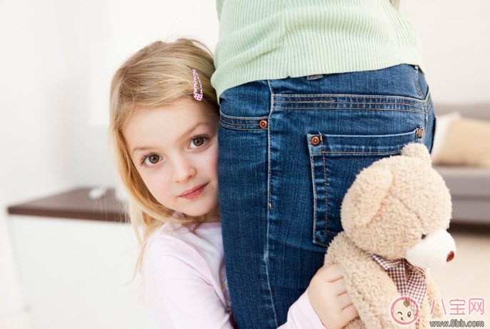 寶寶喜歡亂撕紙巾是怎么回事 寶寶亂拍桌子亂撕紙巾原來是在變聰明