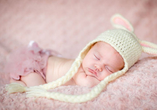 新生兒鼻尖上起了好多小白點是什么 寶寶鼻子上有小白點