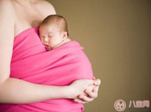 第一個抱孩子的人會影響孩子性格嗎 孩子出生第一個該誰抱 第一個抱孩子的人會影響孩子性格嗎 孩子出生第一個該誰抱