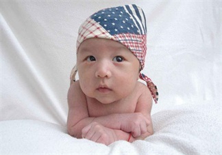 孩子不會(huì)抬頭怎么辦 正確訓(xùn)練孩子抬頭的方法