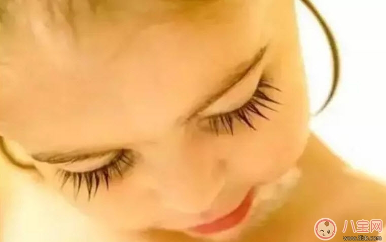 寶寶剪睫毛真的能讓睫毛變長嗎 嬰兒睫毛要不要剪呢 寶寶剪睫毛真的能讓睫毛變長嗎 嬰兒睫毛要不要剪呢