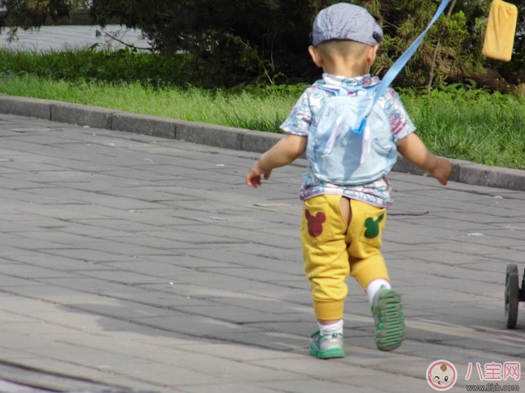 孩子過早走路危害大 什么時(shí)候教孩子走路好