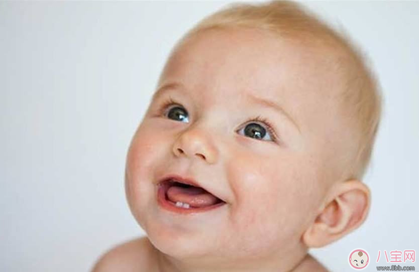 喂奶時總是被咬乳頭 這個反應(yīng)讓孩子咬得更兇 喂奶時總是被咬乳頭 這個反應(yīng)讓孩子咬得更兇