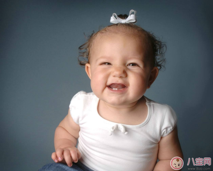 喂奶時總是被咬乳頭 這個反應(yīng)讓孩子咬得更兇 喂奶時總是被咬乳頭 這個反應(yīng)讓孩子咬得更兇