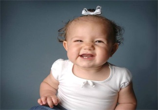 喂奶時(shí)總是被咬乳頭 這個(gè)反應(yīng)讓孩子咬得更兇