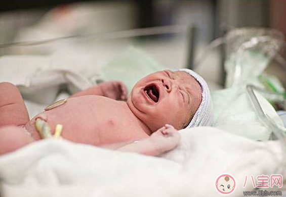 突然寶寶驚了一下 寶寶突然抽搐處理方法
