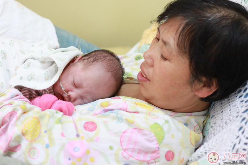 早產(chǎn)寶寶太小怎么照顧 各項(xiàng)注意到一樣是個(gè)健康寶寶