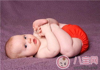 更換寶寶尿布注意事項(xiàng) 如何選擇寶寶尿布