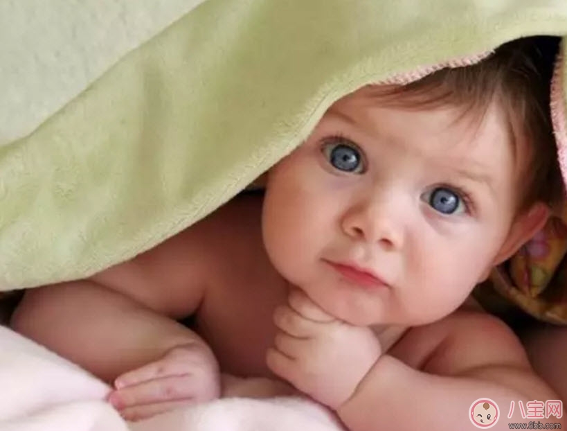 寶寶吃飯含在嘴里不咽是怎么回事 寶寶喜歡含飯不吞飯?jiān)趺崔k