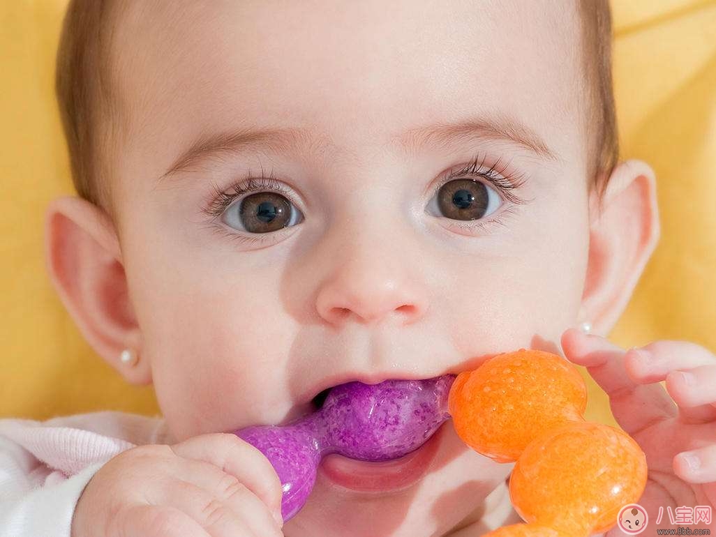 寶寶換牙期出現(xiàn)的狀況 寶寶換牙期注意事項