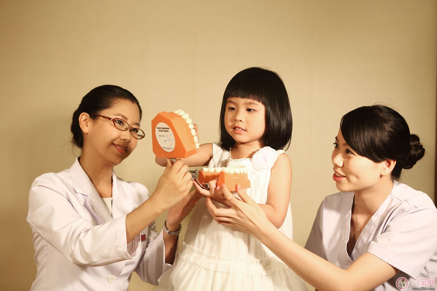 寶寶換牙期出現(xiàn)的狀況 寶寶換牙期注意事項