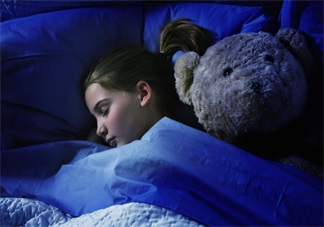 孩子床頭放這些東西影響大 床頭東西別亂放