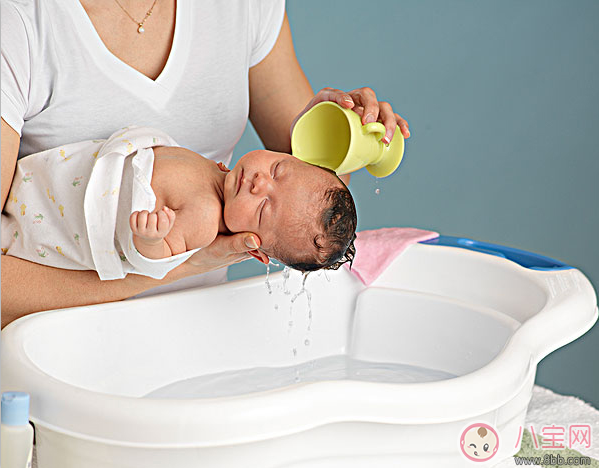 孩子怕洗頭總是哭 解決這些難題讓孩子接受洗頭 孩子怕洗頭總是哭 解決這些難題讓孩子接受洗頭