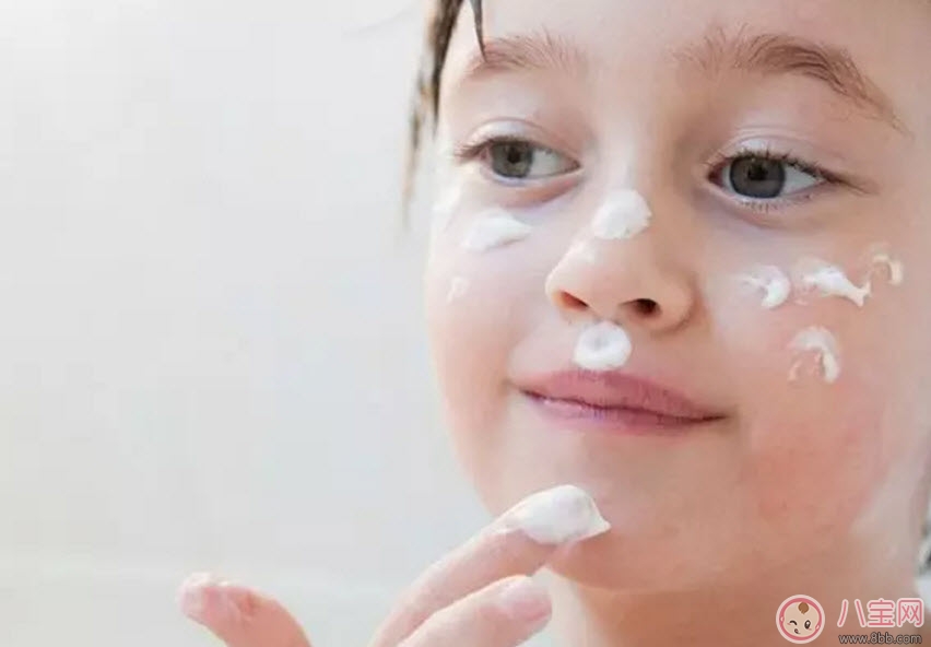 秋天如何給寶寶護(hù)理皮膚 寶寶要不要用護(hù)膚品(如何挑選寶寶護(hù)膚品)