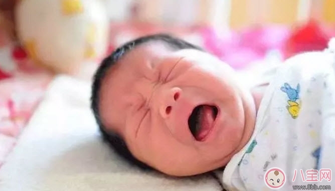 寶寶脖子上有濕疹可以擦爽身粉嗎 新生兒脖子濕疹如何護(hù)理