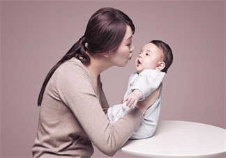 寶貝打嗝不止緩解方法很簡(jiǎn)單 講究方法效果快