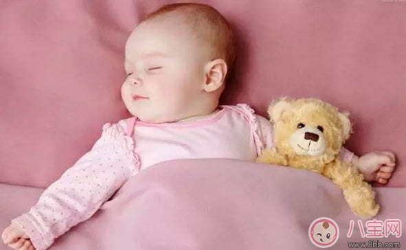 六個(gè)月的寶寶頭撞了有沒有問題 寶寶喜歡反復(fù)撞頭是什么原因