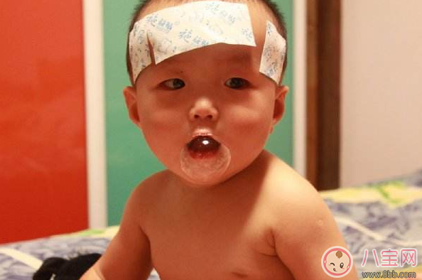 陳冠希瘋狂曬娃可愛寶寶萌翻 孩子吐泡泡是正常的嗎 陳冠希瘋狂曬娃可愛寶寶萌翻 孩子吐泡泡是正常的嗎