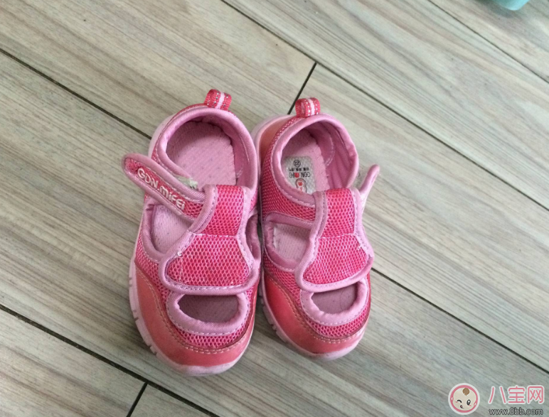 寶寶選鞋誤區(qū)要避開 正確選對鞋子才算好