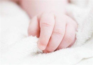 孩子手上長(zhǎng)倒刺 寶媽應(yīng)該這么做