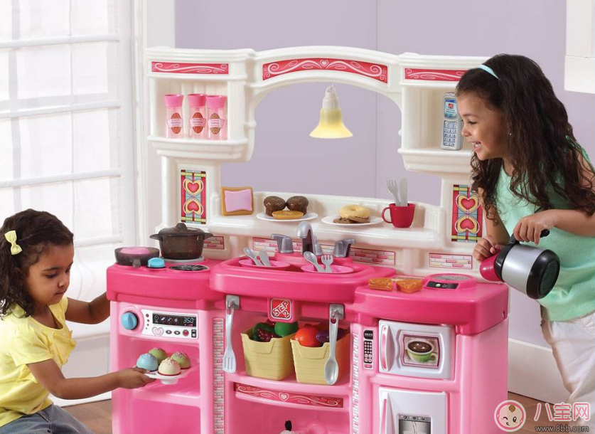 廚房?jī)?nèi)在危險(xiǎn)有很多 這些地方要讓寶寶避開