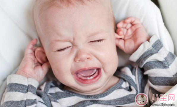 寶寶愛生氣爸爸媽媽怎么應(yīng)對自如 寶寶生氣解決方法