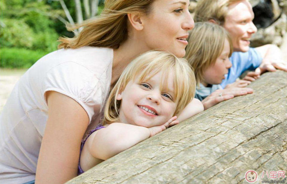 這樣表?yè)P(yáng)寶寶有益他的成長(zhǎng) 正確表?yè)P(yáng)孩子也有技巧