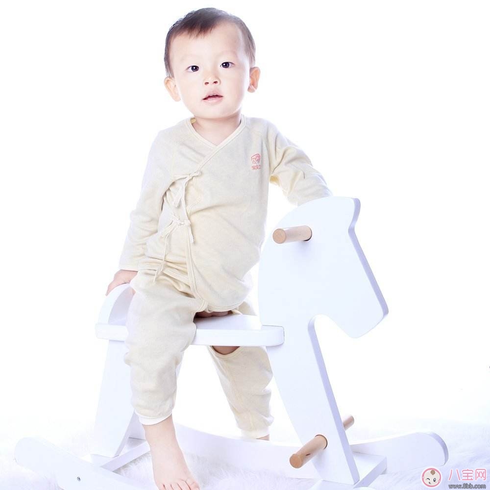 2017秋季如何給寶寶穿衣  正確的穿衣觀念說(shuō)明