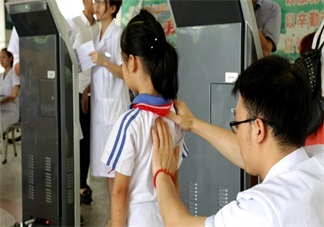 孩子駝背站不直 這樣糾正才有效