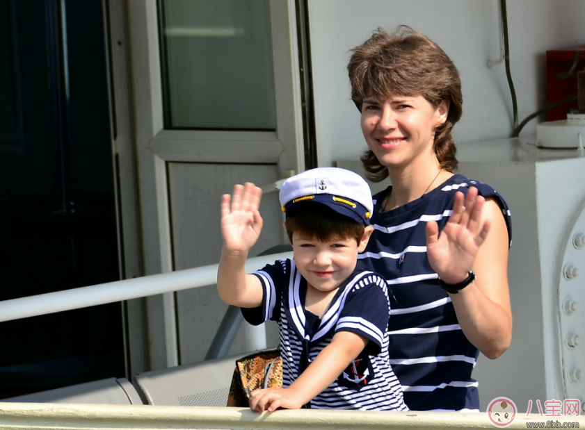 孩子不喜歡打招呼就批評(píng) 別把不懂禮貌安在孩子身上