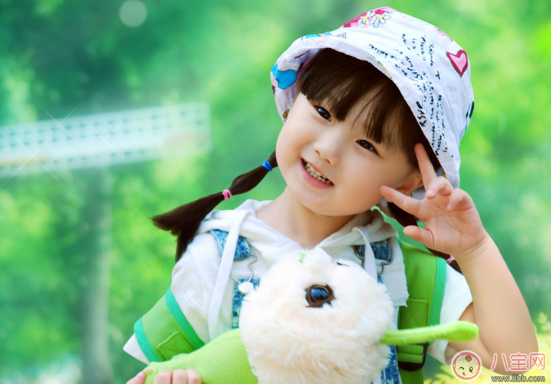 孩子不喜歡打招呼就批評(píng) 別把不懂禮貌安在孩子身上