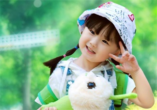 孩子不喜歡打招呼就批評 別把不懂禮貌安在孩子身上