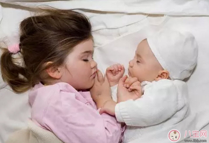 寶寶睡醒后還打哈欠怎么回事 如何提高孩子睡眠質(zhì)量