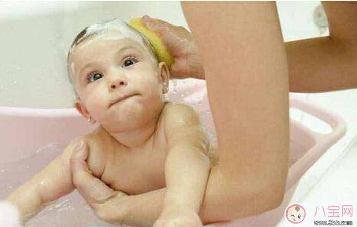 新生兒肚臍可以碰水嗎 新生兒肚臍沒長好碰水了怎么辦 新生兒肚臍可以碰水嗎 新生兒肚臍沒長好碰水了怎么辦