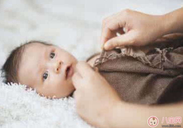 新生兒肚臍可以碰水嗎 新生兒肚臍沒長好碰水了怎么辦 新生兒肚臍可以碰水嗎 新生兒肚臍沒長好碰水了怎么辦