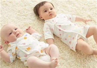 秋季購(gòu)買寶寶衣服  材質(zhì)是第一考量