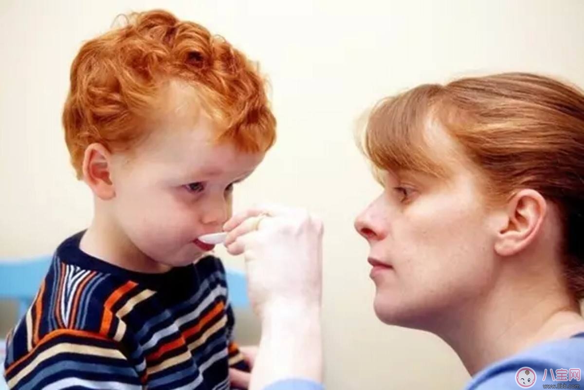 你還在錯(cuò)誤的給寶寶喂藥嗎 如何正確的給寶寶吃藥