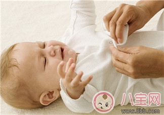 寶寶穿衣學(xué)問(wèn)大 挑選衣物要謹(jǐn)慎 寶寶穿衣學(xué)問(wèn)大 挑選衣物要謹(jǐn)慎