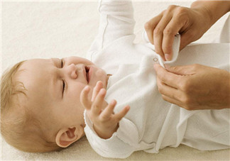 寶寶穿衣學(xué)問大 挑選衣物要謹(jǐn)慎