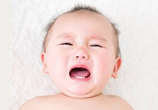 寶寶哭個不停怎么辦 5秒讓寶寶停止哭鬧的方法(圖文)