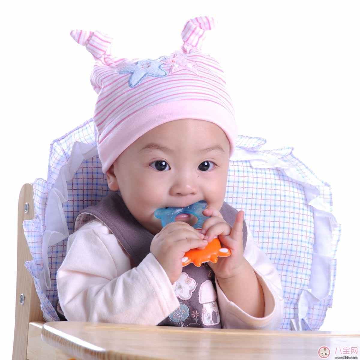 寶寶長(zhǎng)牙不舒服 家長(zhǎng)應(yīng)該如何護(hù)理