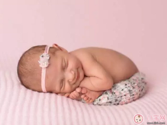 寶寶頭發(fā)稀少發(fā)黃怎么辦 寶寶頭發(fā)長的慢是什么原因