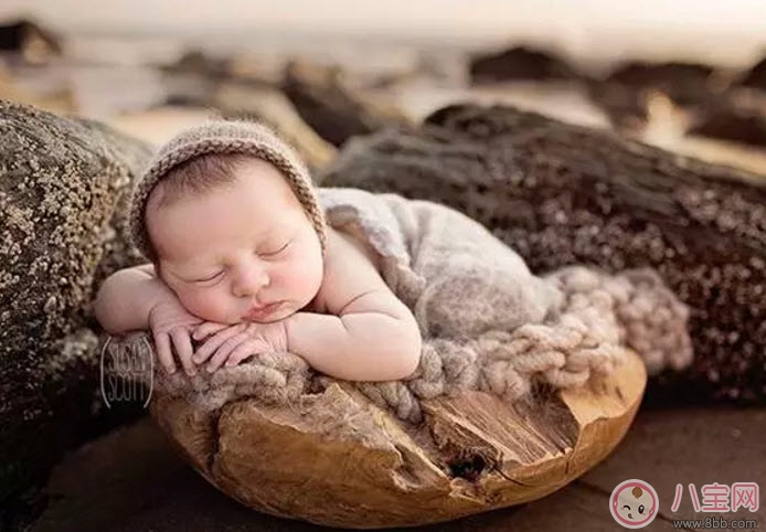 寶寶頭發(fā)稀少發(fā)黃怎么辦 寶寶頭發(fā)長的慢是什么原因