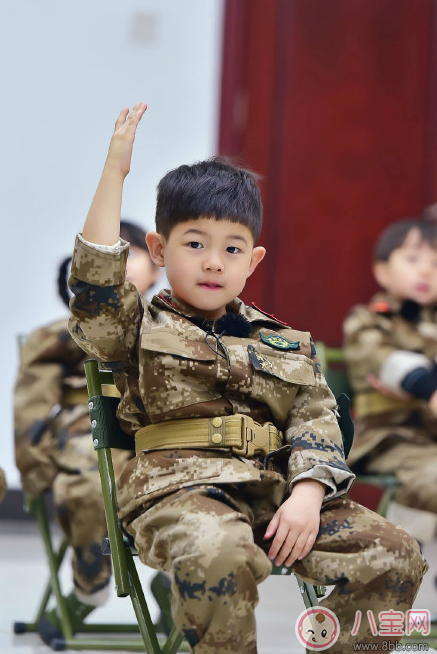 安吉分頭發(fā)型好帥 男孩子留什么發(fā)型好看 安吉分頭發(fā)型好帥 男孩子留什么發(fā)型好看