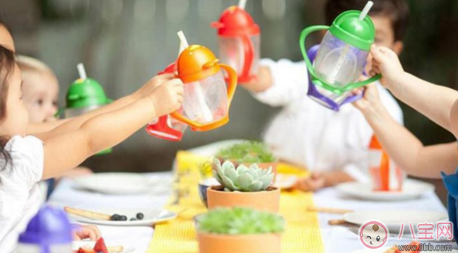 寶寶學(xué)飲杯什么時(shí)候用 學(xué)飲杯怎么選擇比較好