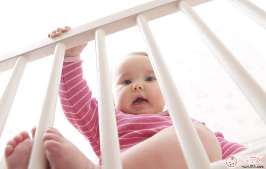 寶寶掉床后應(yīng)該注意什么 孩子掉床了怎么辦(不能馬上抱寶寶)