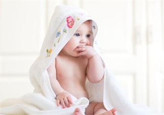 超級(jí)媽媽一天產(chǎn)奶6升多 怎么能讓自己的奶水多