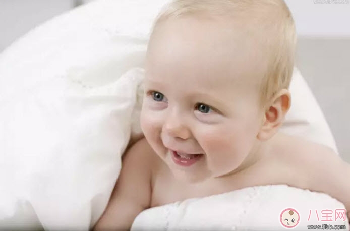 寶寶胎毛什么時候掉 寶寶胎發(fā)什么時候剃 寶寶胎毛什么時候掉 寶寶胎發(fā)什么時候剃