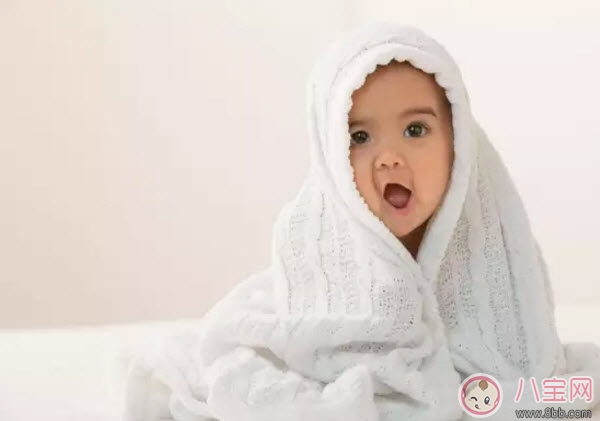 寶寶胎毛什么時候掉 寶寶胎發(fā)什么時候剃 寶寶胎毛什么時候掉 寶寶胎發(fā)什么時候剃